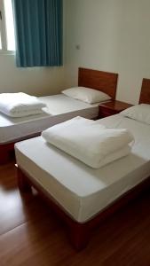 Tempat tidur dalam kamar di 星海芝家民宿Samuel's Home