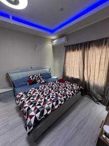 a bedroom with a bed with a black and white comforter at Minteh in Elephant Island