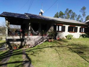 a house with a dog on the roof at Tarco de Raco. Donde descansaba Atahualpa Yupanqui in Raco
