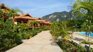 Kolam renang di atau di dekat Khao Sok Jasmine Garden Resort - SHA Certified