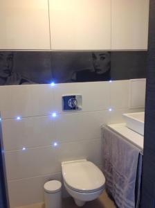 Phòng tắm tại Kazimir Apartament Lodz +21 ảnh