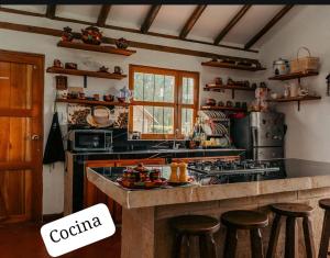 Kuchyň nebo kuchyňský kout v ubytování Cabaña Campestre Villa Clarita, Villa de Leyva