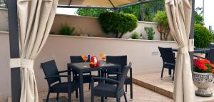 A balcony or terrace at Hotel e Appartamenti La Solaria