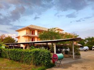 Tòa nhà nơi khách sạn tọa lạc +85 ảnh