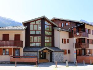 a large building with a lot of windows at Appartement confortable 3/4 pers à Aussois - FR-1-508B-18 in Aussois