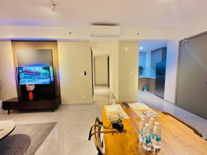 TV a/nebo společenská místnost v ubytování Agile Luxury Suite At TRX KLCC