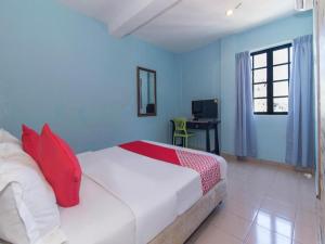 Ένα ή περισσότερα κρεβάτια σε δωμάτιο στο OYO 175 Lotus Hotel +31 φωτογραφίες