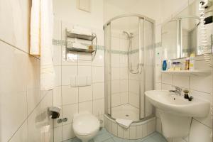 Koupelna v ubytování Garni Eden Hotels