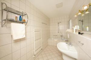 Koupelna v ubytování Garni Eden Hotels