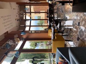 Restoran atau tempat lain untuk makan di The Pema by Realm