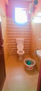 Hotel Jyothi Kumar Royal New的一间浴室