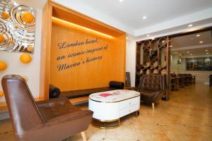 a hair salon with leather chairs and a table at London Hotel in Macau
