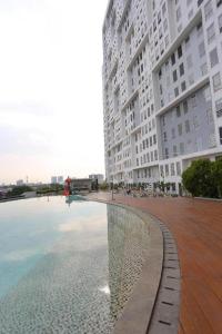 Bazén v ubytování Capital O 93594 Pelangi Urbano nebo v jeho okolí