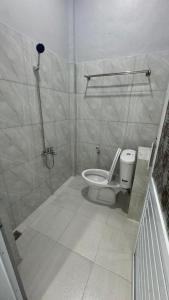 Ένα μπάνιο στο Hotel Asy Syifa Bypass Bukittinggi +28 φωτογραφίες