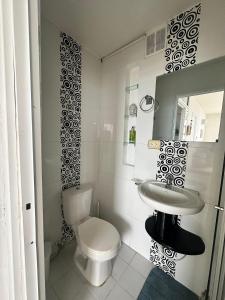 Ένα μπάνιο στο 77Rentals – Cartagena Bayview 2BR Apartment +22 φωτογραφίες