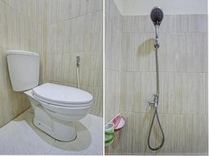 deux photos d'une salle de bain avec toilettes et douche dans l'établissement Capital O 93124 Lombok Northis Homestay, à Paloh