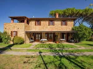 The building in which the holiday home is located