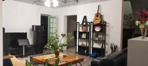 Televisyen dan/atau pusat hiburan di Friend & Sunshine Villa