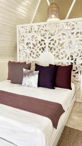 Ένα ή περισσότερα κρεβάτια σε δωμάτιο στο NEW Rest Play Work 10 min to Canggu in a Quiet area