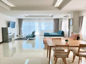 TV a/nebo společenská místnost v ubytování TONY Central Stay