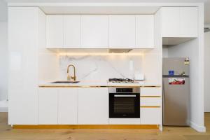 Kuchyň nebo kuchyňský kout v ubytování 3Br2Ba Boxhill Apt wFree Parking WHS-B-12