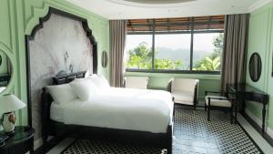 Postel nebo postele na pokoji v ubytování The City Boutique Hotel