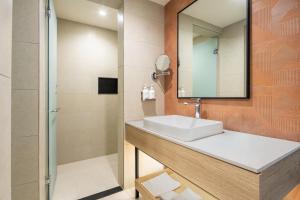Koupelna v ubytování Holiday Inn Gurgaon NH8 by IHG