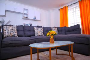 Posezení v ubytování Blend-Inn Staycation 1 bedroom Thika town