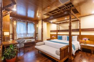 Voodi või voodid majutusasutuse Aarya Hotel and Spa toas