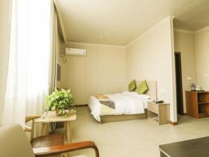 Postel nebo postele na pokoji v ubytování Shell Hotel Wuxi Jiangyin Yungu Road