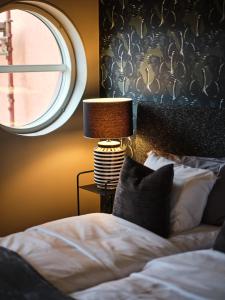 Postel nebo postele na pokoji v ubytování HAGA Hotell & Bistro