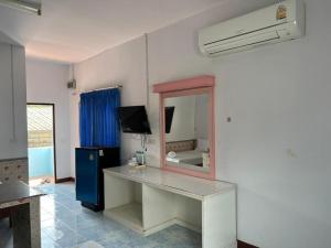 Kuchyň nebo kuchyňský kout v ubytování Chumphon Park Resort