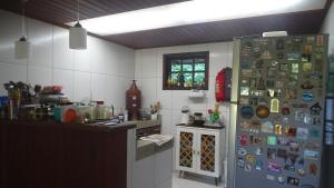 Kuchyň nebo kuchyňský kout v ubytování Quarto em casa na Mata Atlântica