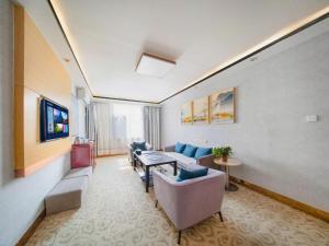 TV a/nebo společenská místnost v ubytování GreenTree Inn Binzhou Wudi County Yinzuo Plaza Express Hotel