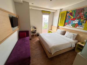 MaxoneHotels.com at Kramat tesisinde bir odada yatak veya yataklar