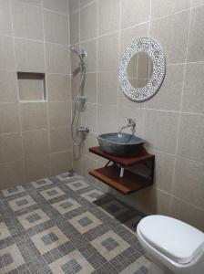 Ένα μπάνιο στο Moriyya vila