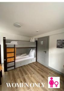 Hostel Balingen客房内的一张或多张床位