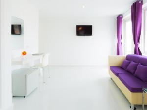 TV a/nebo společenská místnost v ubytování Hotel Zing Phnom Penh
