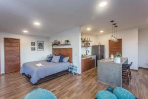 a bedroom with a bed and a kitchen with a refrigerator at La Fábrica #1 Carrie Furnace in Valle de Bravo +55 photos