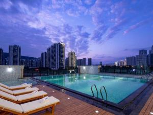 Πισίνα στο ή κοντά στο Hampton by Hilton Sanya Weiming Lake Park