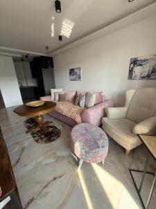 Posedenie v ubytovaní Apartament z balkonem i widokiem na morze w Sopocie blisko Opery Leśnej