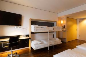 Postel nebo postele na pokoji v ubytování Scandic Berlin Potsdamer Platz