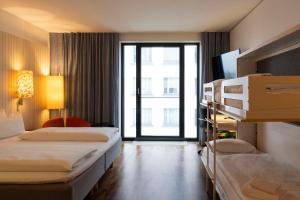 Postel nebo postele na pokoji v ubytování Scandic Berlin Potsdamer Platz