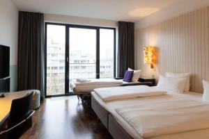 Postel nebo postele na pokoji v ubytování Scandic Berlin Potsdamer Platz
