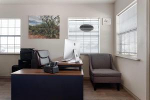 Fotografie z fotogalerie ubytování Eagle's Den Suites Andrews a Travelodge by Wyndham v destinaci Andrews