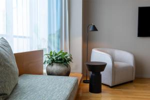 A seating area at Hyatt Place Gothenburg Central
