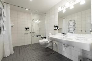 A bathroom at Hyatt Place Gothenburg Central