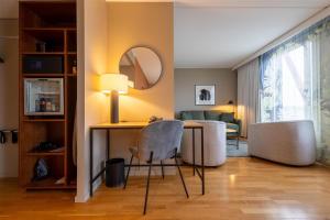 A seating area at Hyatt Place Gothenburg Central
