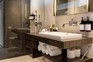 A bathroom at Hyatt Place Gothenburg Central