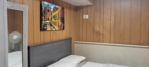 Postel nebo postele na pokoji v ubytování Farhad's B&B